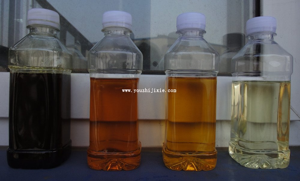從左到右分別是：毛油、中和油（經(jīng)過脫膠和脫酸）、脫色油（經(jīng)過吸附脫色）、精煉油（經(jīng)過脫臭）